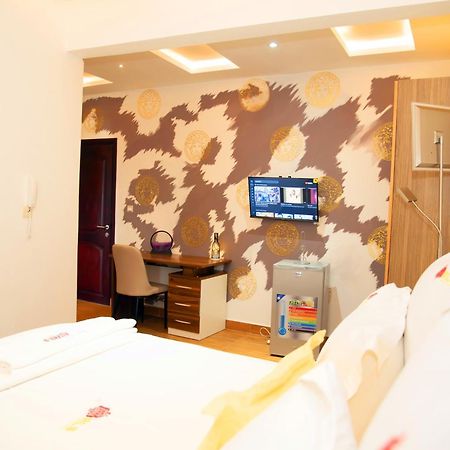 Residence Le Sommet - Chambre Versace Douala Eksteriør bilde